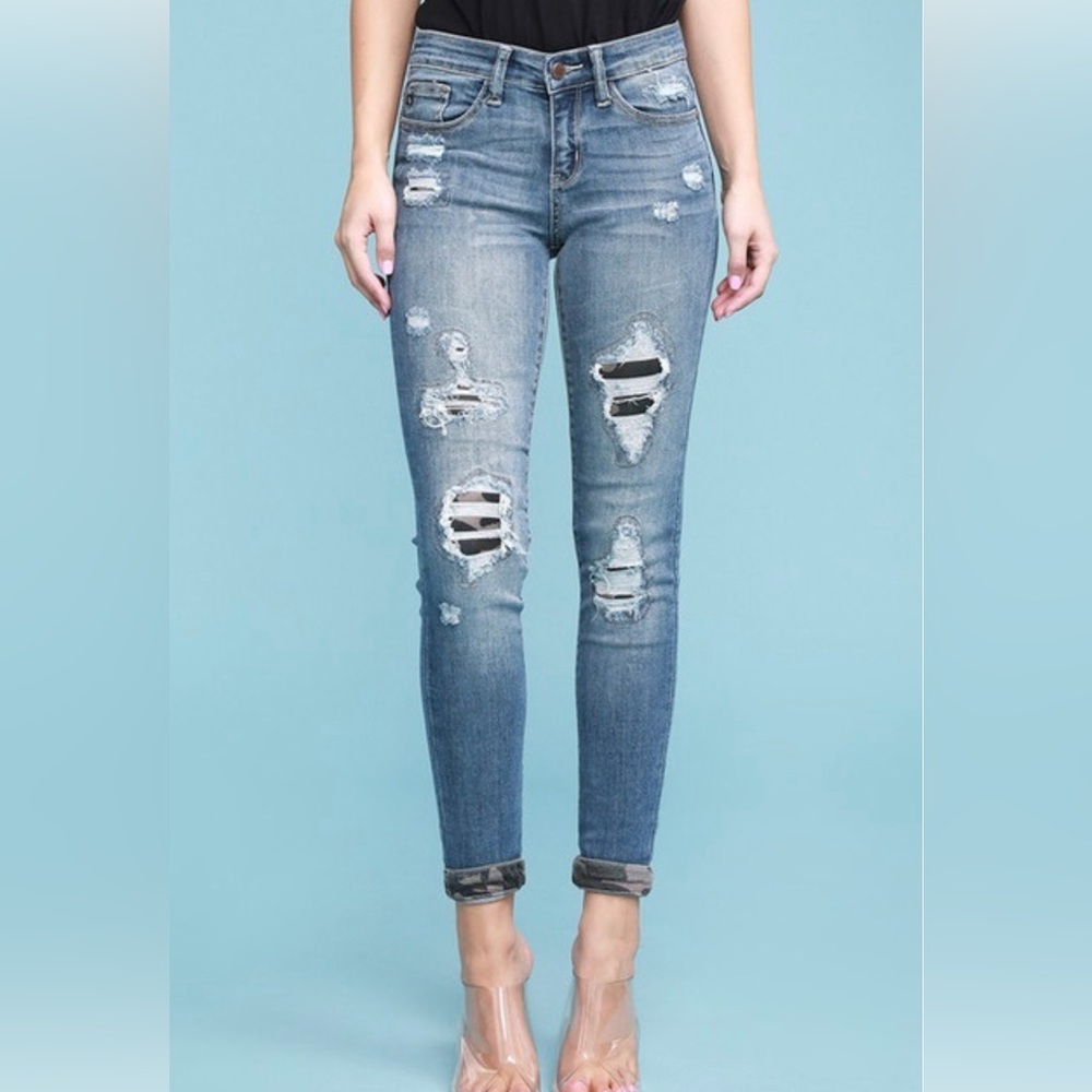 Judy Blue Mid Rise Distressed Skinny Jeans with Camo Print Patch & ankle trim